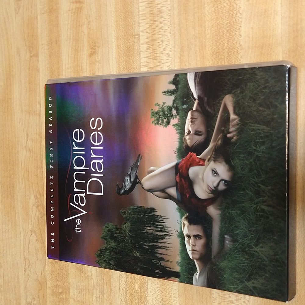 Vampire diaries complete first season